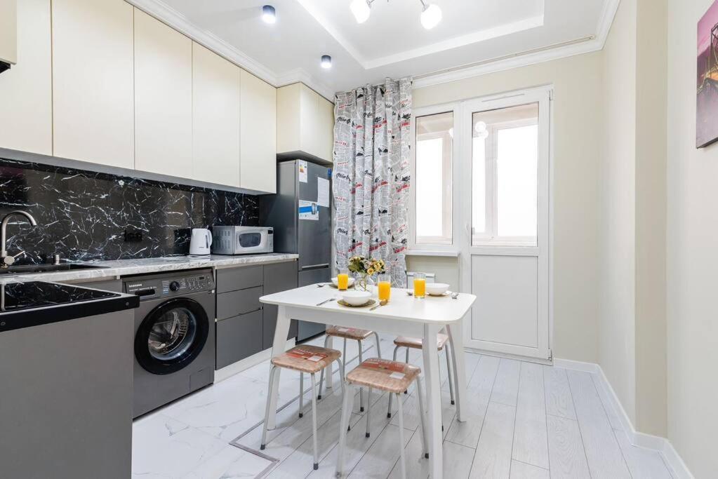 Apartment 1ком рядом с метро сайран и адк Almaty
