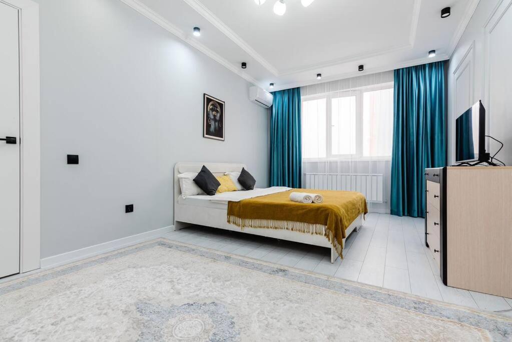 1ком рядом с метро сайран и адк Apartment